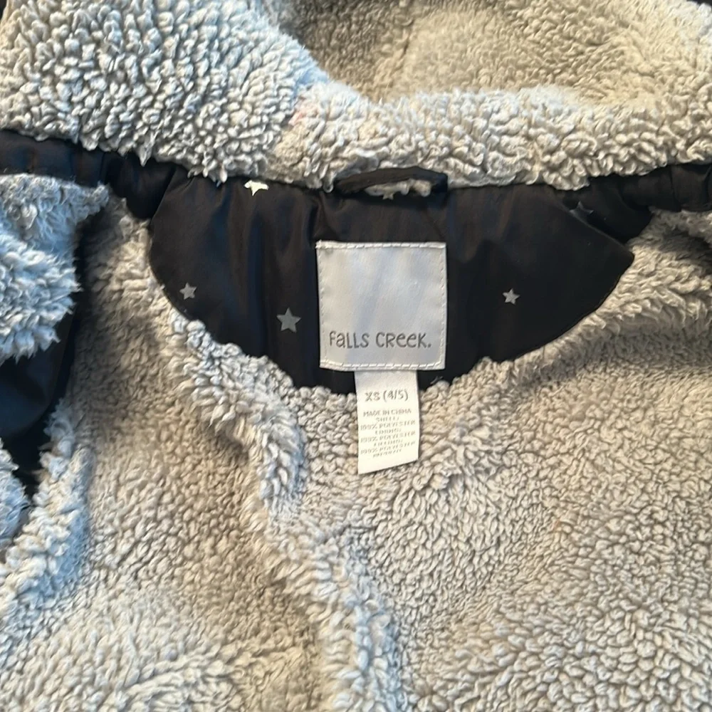 Girls hooded winter coat size XS (4/5) in black with silver stars.